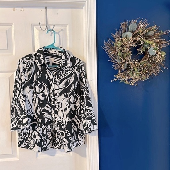 Chico's Tops - Women’s Chico’s Black & White 3/4 Sleeve Floral Button Up Blouse Size 1 US M